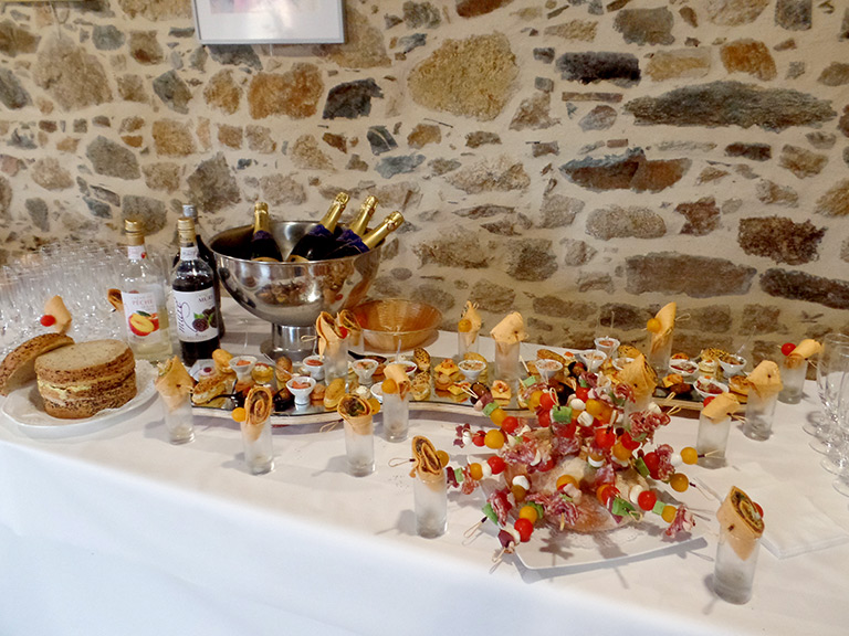 Traîteur pour vos repas de mariage ou réception d'entreprise à Burz ou Chavagne